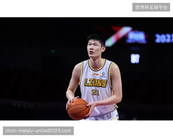 上海队外援古德温首战打出统治级表现，高效攻防彻底压制广厦核心胡金秋。